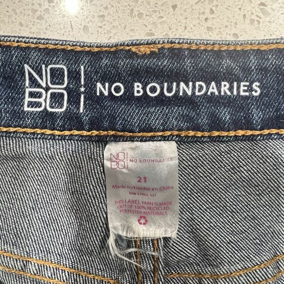 No Boundaries Jr Size 21 Jeans Super High Rise Mom Destructed Relaxed Dark Wash - Picture 4 of 13
